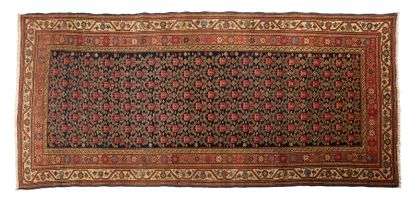 null MELAYER carpet (Persia), late 19th century
Dimensions : 290 x 147cm.
Technical...