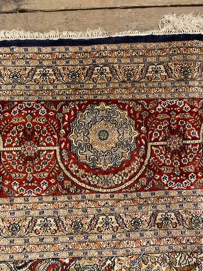 null Meriké silk carpet, Turkey
Size 360 x 280 cm
Red background