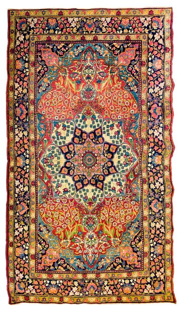 null KIRMAN carpet (Persia), late 19th, early 20th century
Dimensions : 230 x 140cm.
Technical...