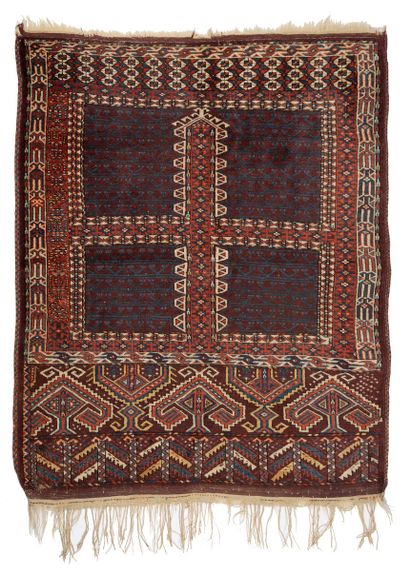 null CHODOR ENSI carpet (Central Asia), late 19th century
Dimensions : 151 x 131cm.
Technical...