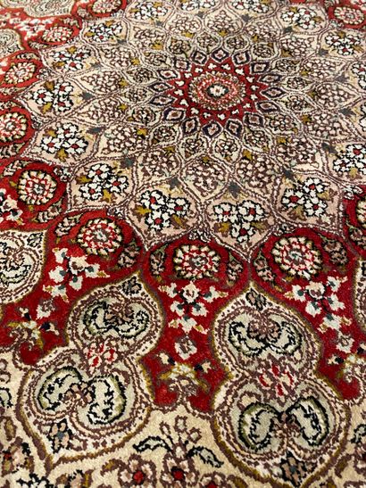 null Silk carpet, Turkey
Dim. 305 x 250 cm
Blue background