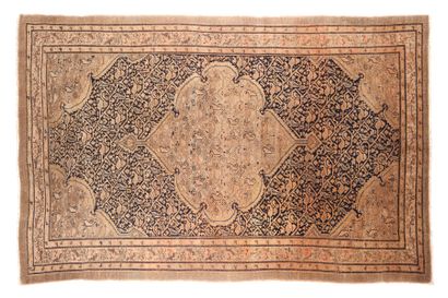 null MELAYER carpet (Persia), end of the 19th century
Dimensions : 200 x 130cm.
Technical...