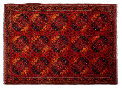 null AFGHAN carpet (Afghanistan), late 20th century 
Dimensions : 228 x 172cm.
Technical...