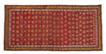 null MELAYER carpet (Persia), end of the 19th century
Dimensions : 250 x 110cm.
Technical...