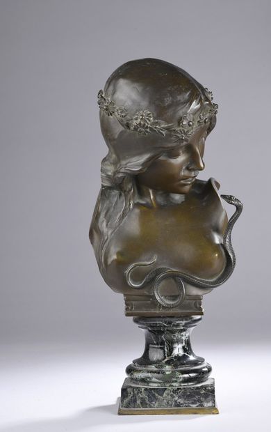 null DE RUDDER Isidoor, 1855-1943

Cléopâtre

buste en bronze à patine médaille sur...