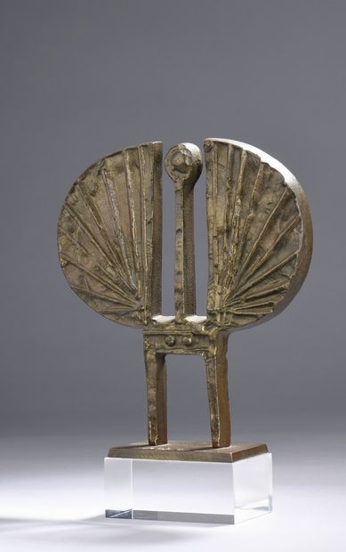 null MORALIS Yannis, 1916-2009

Angel

bronze edition with a medallic patina on a...