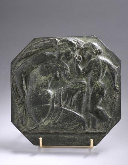 null GUINO Richard, 1890-1973

Venus and Love, 1912

octagonal plate in bas-relief...