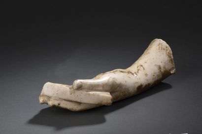 null Carved alabaster left hand holding an attribute, fragment. 

Probably Asia,...
