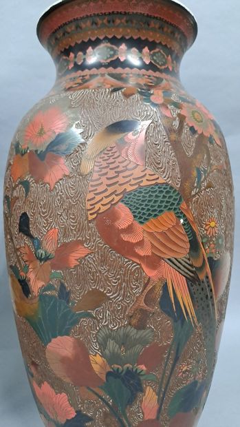 null JAPAN - 20th century

Pair of porcelain and cloisonné enamel vases (jiki shippo)...