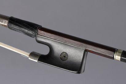 null Violin bow bearing the iron mark "LOUIS BAZIN" - 

Round stick in pernambuco...