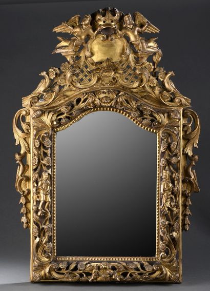 Grand miroir avec cadre en bois richement...