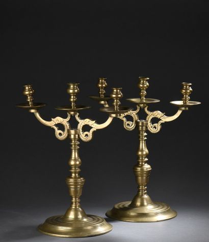 null Pair of bronze candlesticks with two openwork and engraved arms of light decorated...