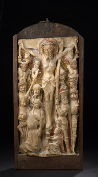 null Important alabaster plaque sculpted in high relief with polychrome and gilding...