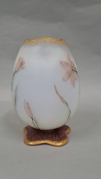 null DAUM - NANCY 

Ovoid vase with polylobed neck on polylobed heel. Proof in opalescent...