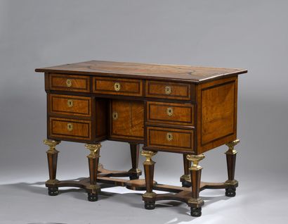 null Mazarin desk in burr walnut and rosewood veneer opening with six drawers in...