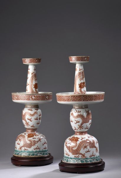 null CHINA - Early 20th century
Pair of lamp-holders transformed into a lamp in polychrome...