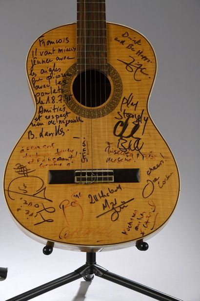 null RAIMUNDO & HOUSE

Two guitars bearing the signatures of multiple artists such...
