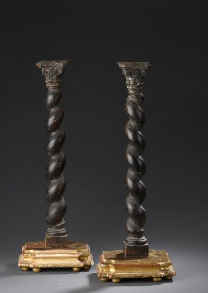 null Pair of twisted columns with Corinthian capitals in carved and gilded wood,...