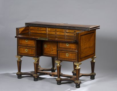 null Mazarin desk in burr walnut and rosewood veneer opening with six drawers in...