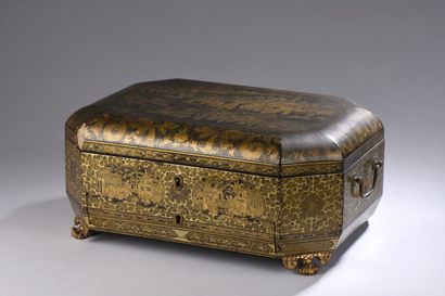 null CHINA, Canton - 19th century

Rectangular sewing box with cut sides in gold...
