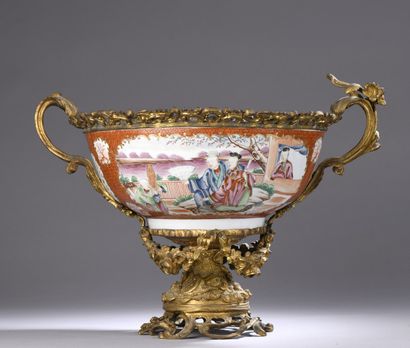 null CHINE, Canton - Epoque QIANLONG (1736 - 1795)

Grand bol en porcelaine émaillée...
