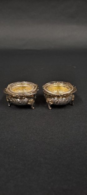null Pair of silver (925) salad bowls with rocaille decoration, in their case of...