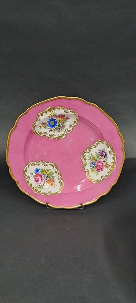 null Set consisting of a covered vegetable dish and two plates in Vienna porcelain...