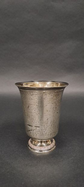null Silver tulip-shaped tumbler on a pedestal decorated with palmettes, hallmarked...