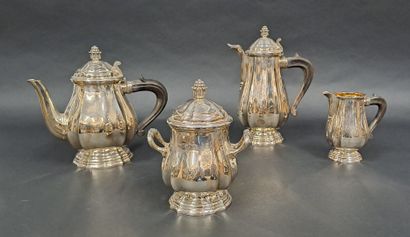 null CARDEILHAC
Part of a silver tea/coffee service composed of a teapot (600 gr),...