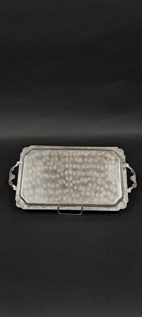 null Small rectangular silver tray, the edges with friezes of pearls sown with acanthus...
