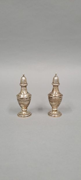 null Pair of silver saltcellars (800) decorated with a floral frieze.

Height : 10...