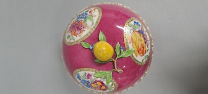 null Two Meissen Marcolini porcelain covered bowls for the Turkish market, decorated...