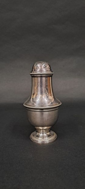null PUIFORCAT Emile
Saupoudreuse in silver (925) of baluster form with decoration...