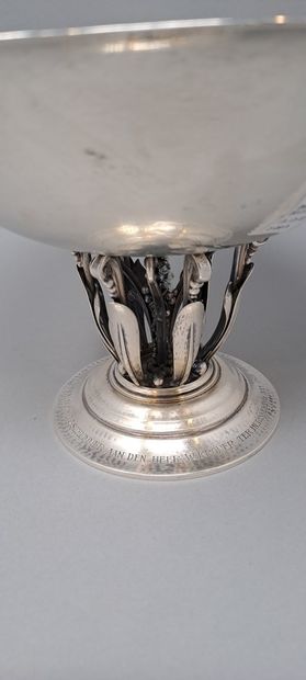 null Georg JENSEN (1866 - 1935)
Cup in silver 925 resting on a base stylized with...