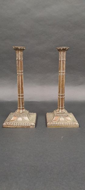null Pair of silver candlesticks, shaft with fluted columns, the base with doucines...