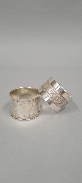 null Two silver napkin rings (Minerve) :
- the first one decorated with a hedge with...
