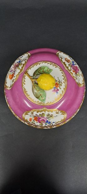 null Set consisting of a covered vegetable dish and two plates in Vienna porcelain...