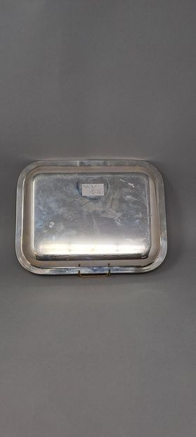 null CHRISTOFLE
Small rectangular dish in silver plated metal. 
Dim. 20,2 x 26,2...