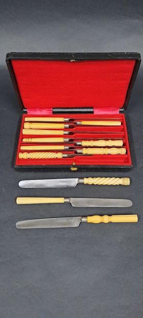 null Lot of cutlery including : 
12 table knives with turned ivory handles, probably...