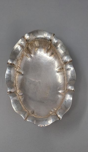null LAVORATO A MANO, Italy
Silver bowl (800) with violonned and hammered edge resting...