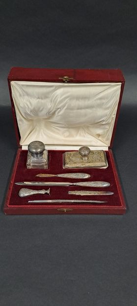 null Silver desk set with holly branch decoration including: a blotter, an inkwell,...