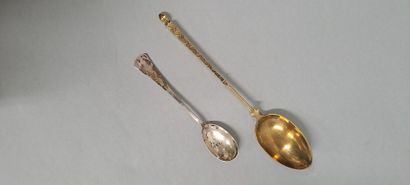 null Long vermeil spoon (Minerva), the handle in the Russian style with geometrical...
