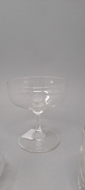 null SERVICE OF THE EMPEROR Napoleon III
Set of glass or crystal serving pieces engraved...