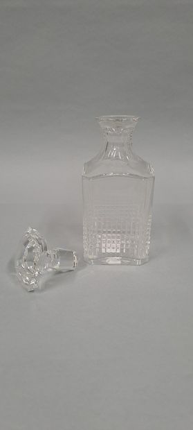 null BACCARAT
Crystal decanter, Nancy model. Signed Baccarat France. 
Height : 24...