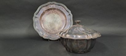 null CHRISTOFLE 
Covered vegetable dish in metal with its tray
Height of the vegetable...