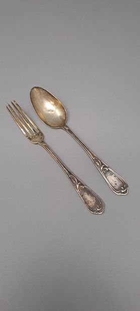 null Silver cutlery model with scroll including a spoon and a fork. 
Weight : 94...