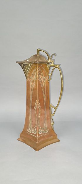 null Large ewer in copper and brass of Art Nouveau style. Mark under the base: C.E.D....