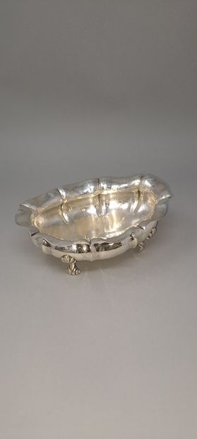 null LAVORATO A MANO, Italy
Silver bowl (800) with violonned and hammered edge resting...