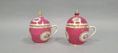 null Two covered cups in Meissen Marcolini porcelain for the Turkish market, decoration...
