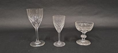 null SAINT-LOUIS
Part of service of glasses out of cut crystal including:
- Twelve...